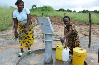 Loveness Phiri collects water from the new water point World Vision helped build in Zambia. (©2021 World Vision/photo by Collins Kaumba)