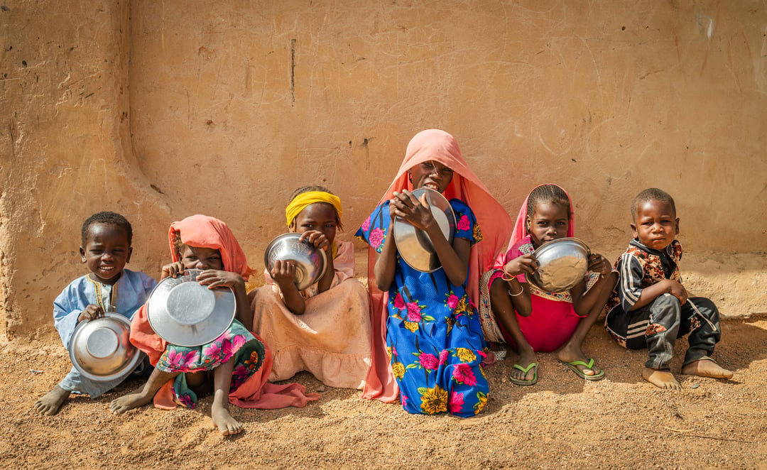 kids sitting with their food bowls