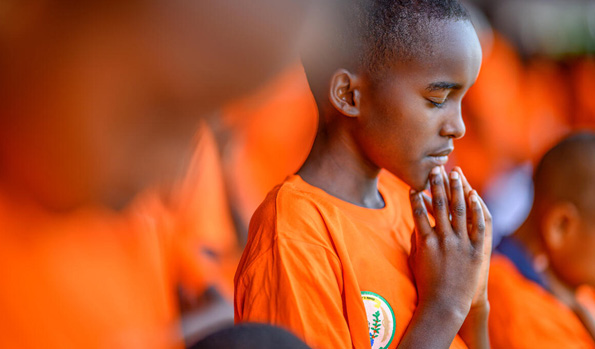 Rwanda-child-prays-2