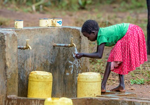 Children wash their hands with soap at a sink in Honduras. (©2018 World Vision/ photo by Jon Warren)