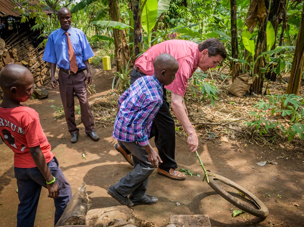 Robert Abernathy playing with children in Uganda on a Vision Trip