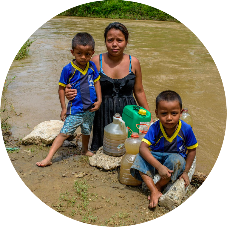 honduras-family-river